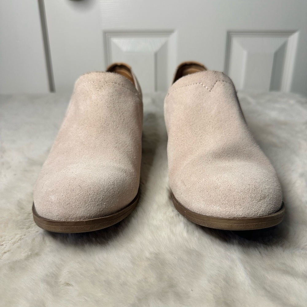 TOMS Suede Slip-On Loafers Taupe Beige Block Heel Comfort Shoes Size 9 - Picture 2 of 9
